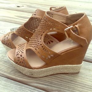 Nude Wedges